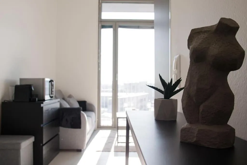 アパート ヴァンターElegant Penthouse Loft - Near The Airportアパートメント